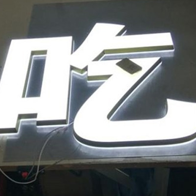 春熙路流光溢彩，成都门头发光字打造网红打卡地