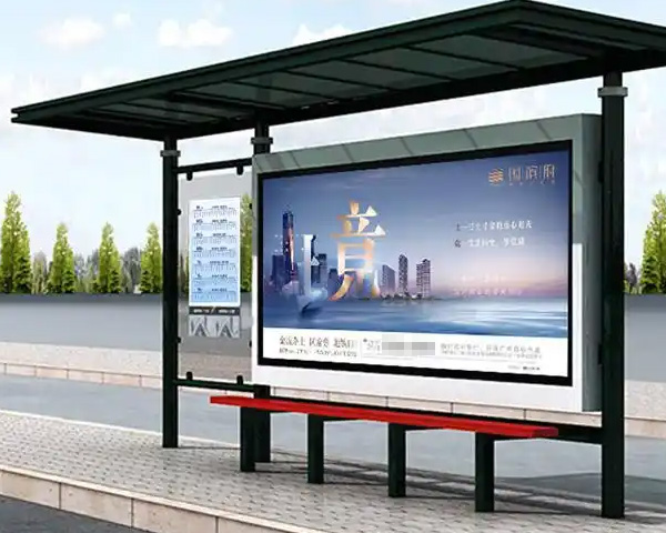 单站年覆盖50万人次！公交站发光字广告ROI超传统媒介3倍